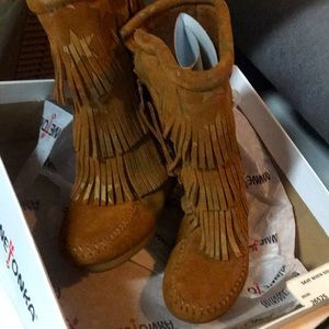 Minnetonka Star Layers Brown Boot Child's USA Size 3/ EU34